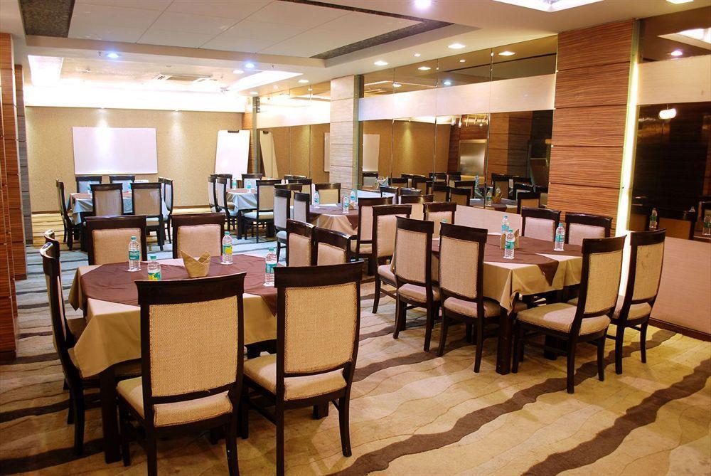 Liv Inn - Naraina New Delhi Extérieur photo